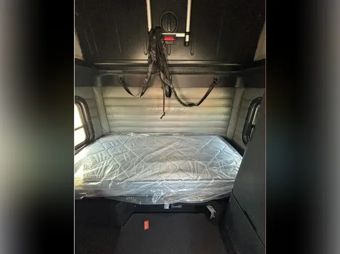 2023 FREIGHTLINER Cascadia 126