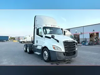 2020 Freightliner Cascadia 126