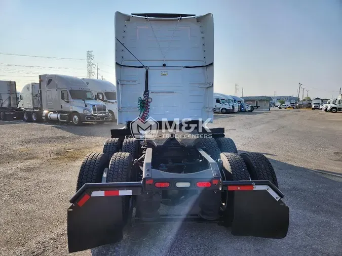 2019 VOLVO VNL64T760