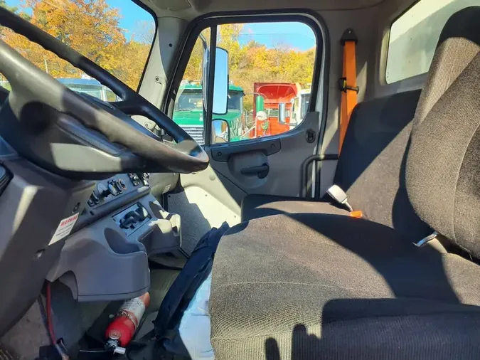 2019 FREIGHTLINER/MERCEDES M2 106