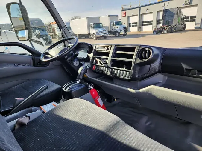 2019 HINO 195