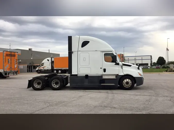 2023 Freightliner Cascadia 126dbc87dfbfbc435dc1465b20053e6bfc6