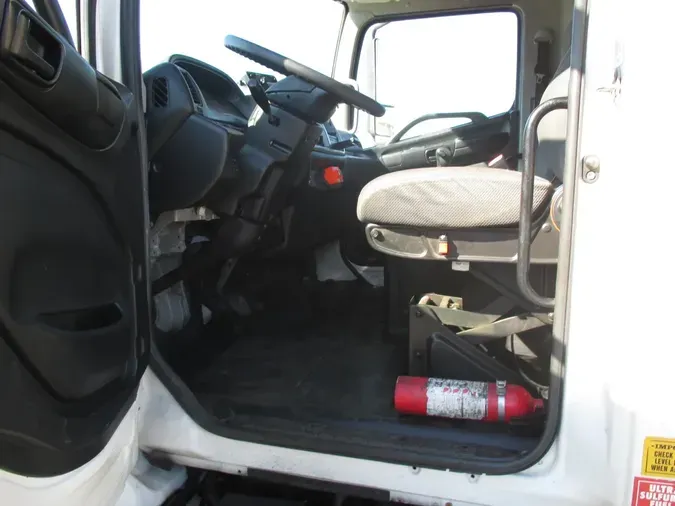 2017 HINO 268