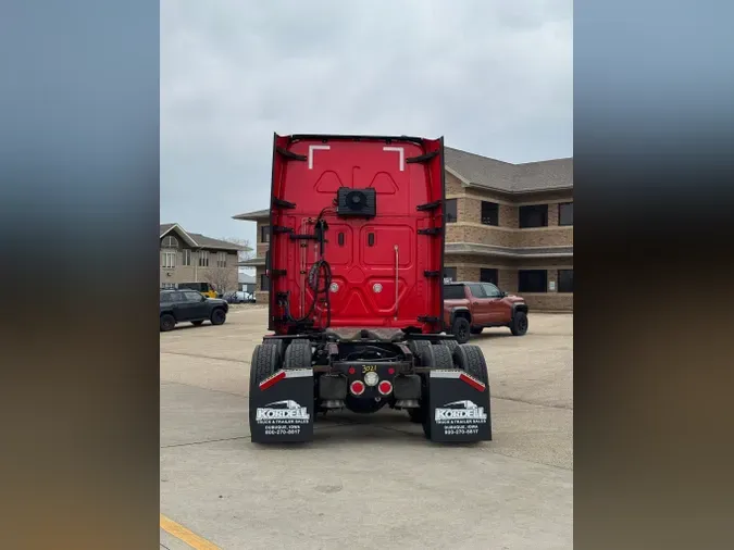 2023 FREIGHTLINER Cascadia 126