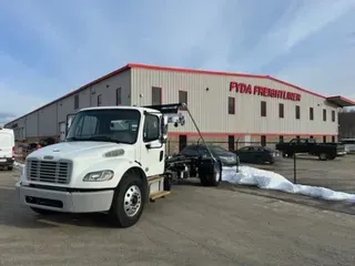2018 Freightliner M2 106