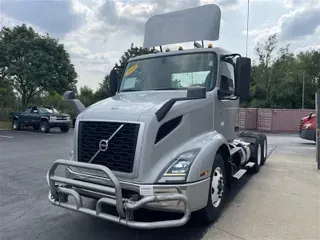 2019 VOLVO VNR64T300