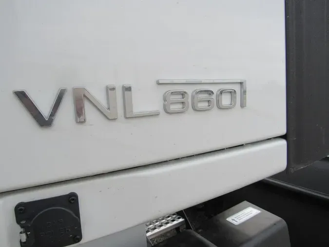 2025 VOLVO VNL860v04