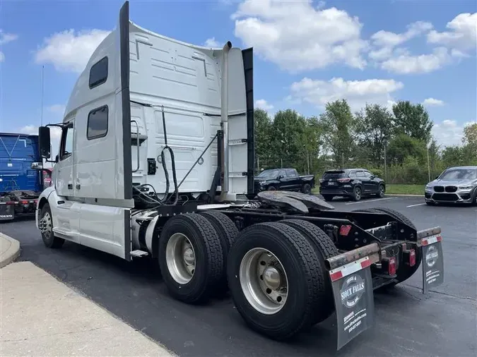 2019 VOLVO VNL860