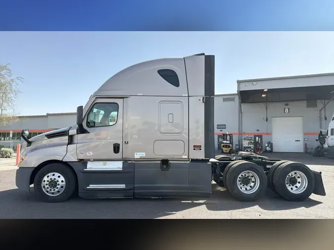 2025 Freightliner Cascadia 126