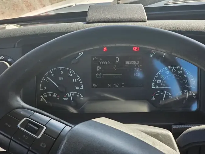 2019 VOLVO VNL42T 300