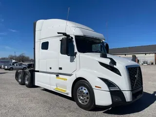 2021 VOLVO VNL64T740