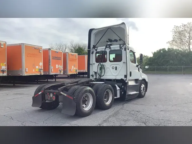2020 Freightliner Cascadia 126