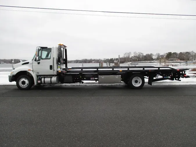 2018 INTERNATIONAL 4300LP