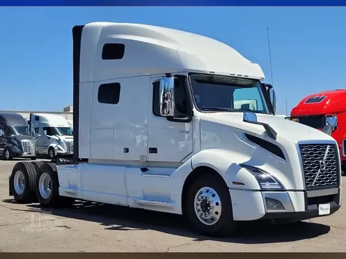 2023 VOLVO VNL64T760