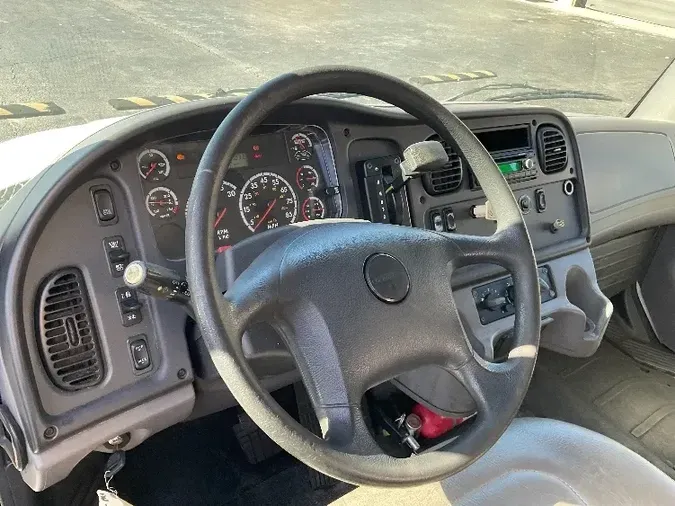 2013 Freightliner M2