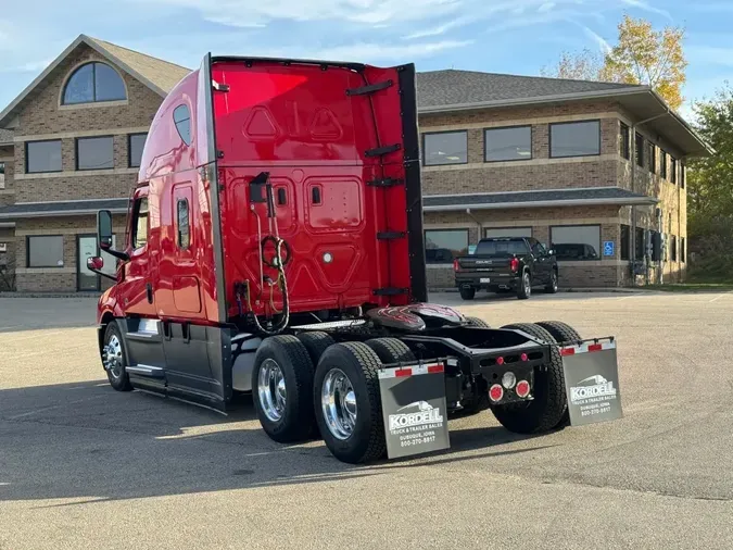 2022 FREIGHTLINER Cascadia 126dbec681c4664dd206413149bbb92779c