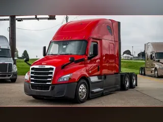 2021 FREIGHTLINER Cascadia 126