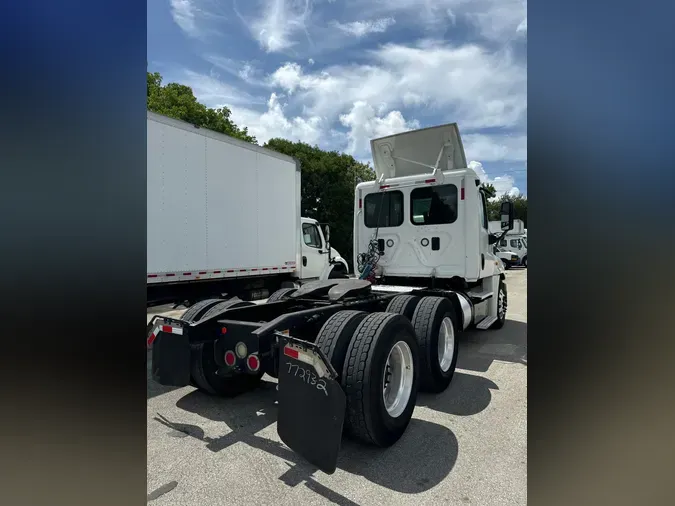 2018 FREIGHTLINER/MERCEDES CASCADIA 125