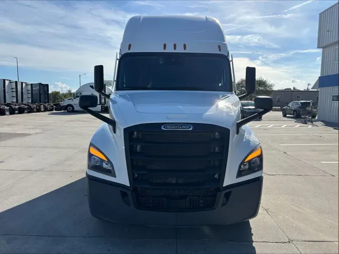 2023 Freightliner Cascadia 126dbf2141b5068e7d08ecc036872ee97a2