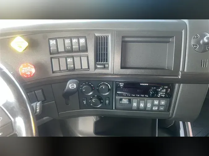 2020 VOLVO VNL860