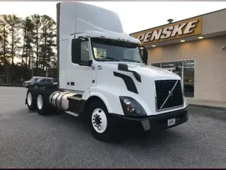 2017 Volvo VNL64300