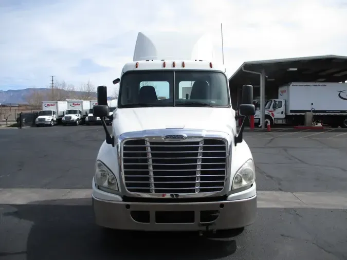 2018 FREIGHTLINER/MERCEDES CASCADIA 125