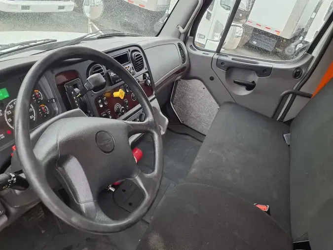 2018 FREIGHTLINER M2 106