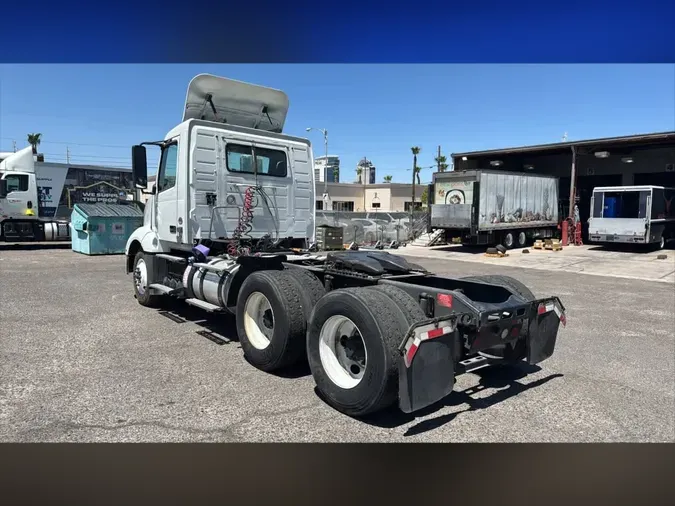 2019 VOLVO VNL64T-300