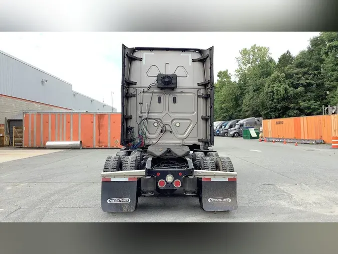 2021 Freightliner Cascadia 126