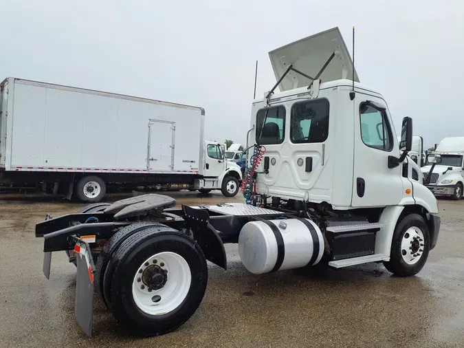 2016 FREIGHTLINER/MERCEDES CASCADIA 113