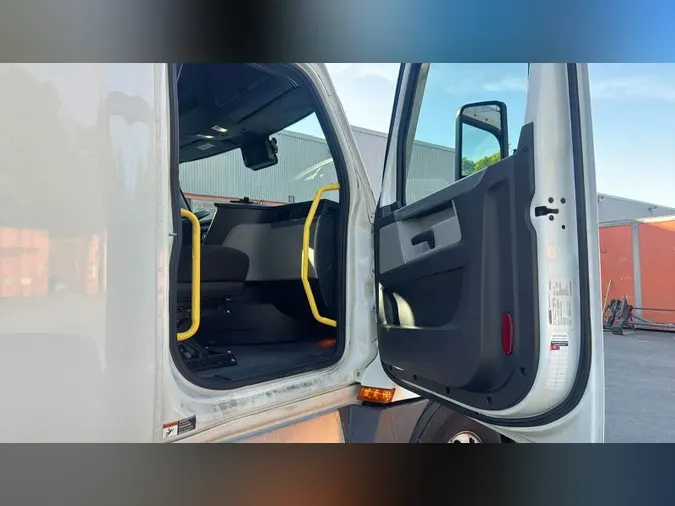 2022 Freightliner Cascadia 126dc08a819b570481b114b34af2c697bd3