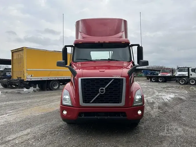 2020 VOLVO VNR64T300