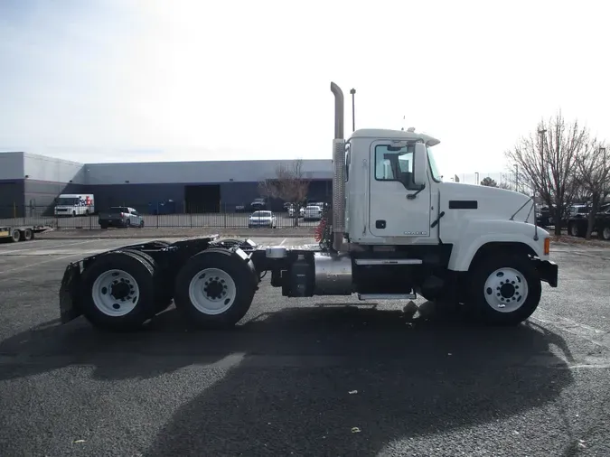 2015 MACK TRUCKS, INC. CHU600