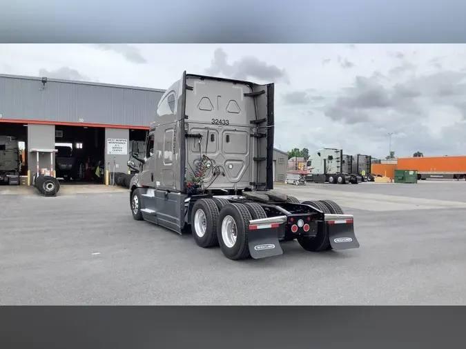 2024 Freightliner Cascadia 126
