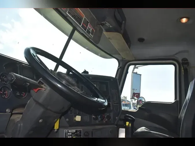 2012 MACK GRANITE GU713