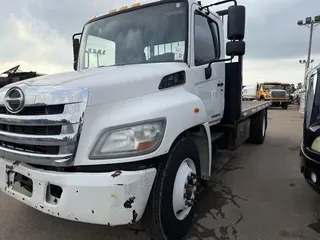 2013 HINO 268