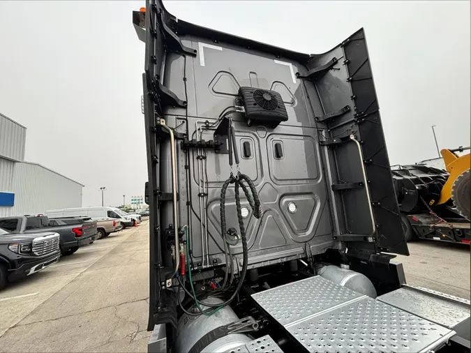 2024 Freightliner Cascadia 126