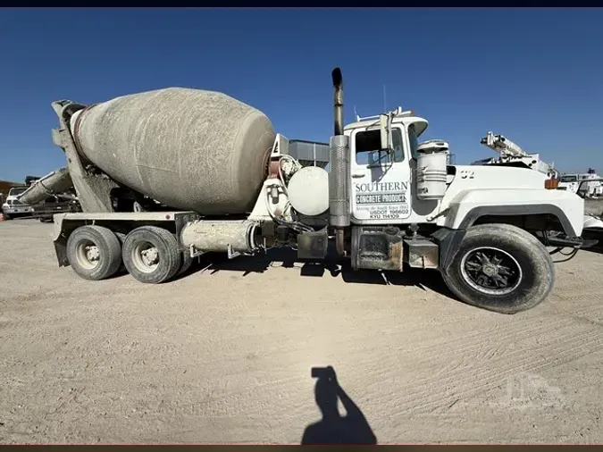 2001 MACK RD688dc1bd339c645222333de2e1a40df0ee8