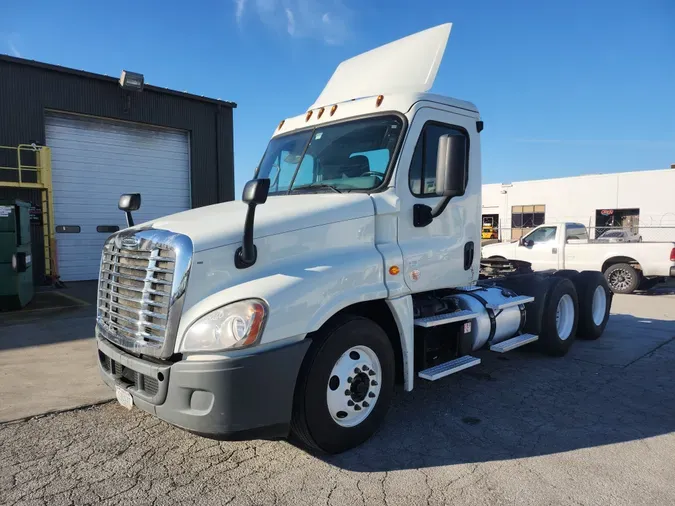 2015 FREIGHTLINER/MERCEDES CASCADIA 125dc1dc6cead1c01235ddd07ab14a60e22