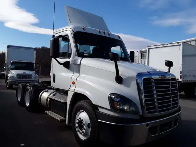 2018 FREIGHTLINER/MERCEDES CASCADIA 125