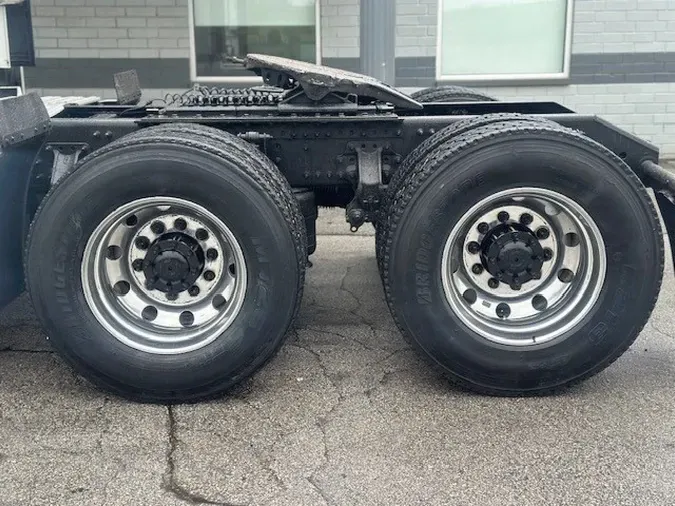 2020 VOLVO VNL64T760