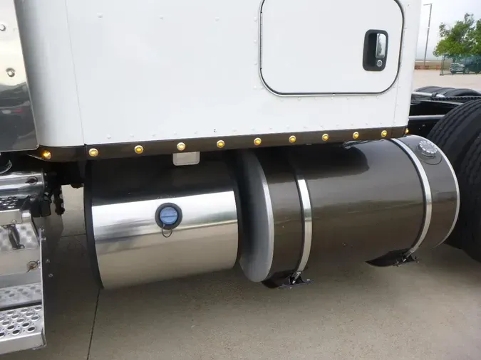 2021 Kenworth W990