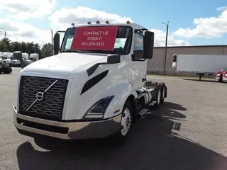 2019 VOLVO VNL64T-300