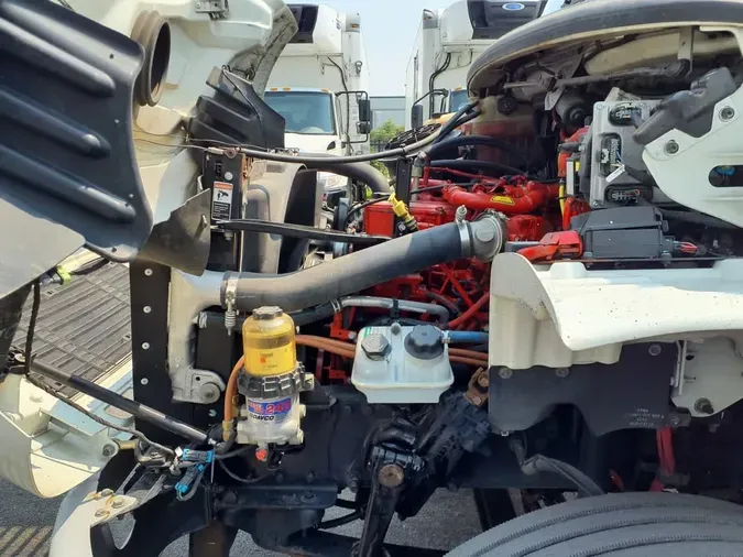 2017 FREIGHTLINER M2 106