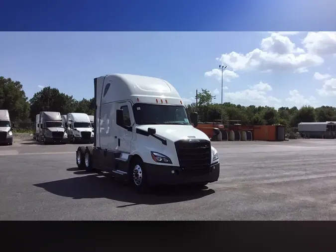 2023 Freightliner Cascadia 126dc38c666e47330bc0ba4095b7aea8771
