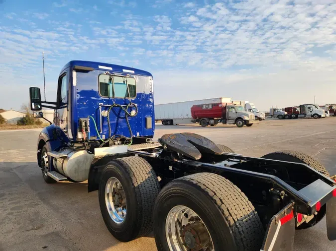 2021 Kenworth T680dc3956de84e92319655b4b9c026ec24d