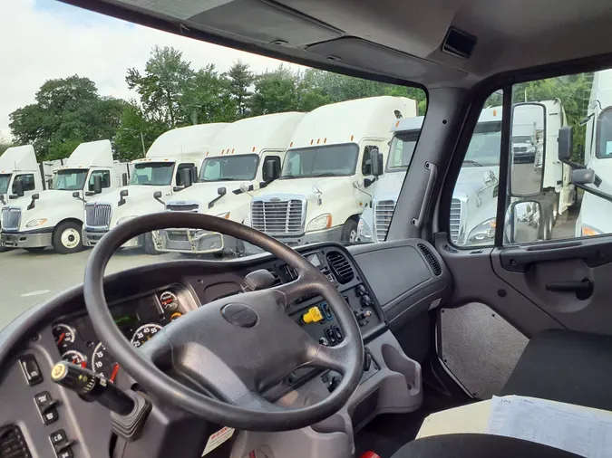 2019 FREIGHTLINER/MERCEDES M2 106