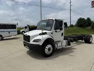 2022 Freightliner BUSINESS CLASS M2 106