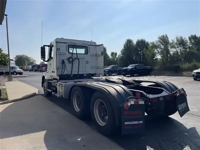 2018 VOLVO VNL300