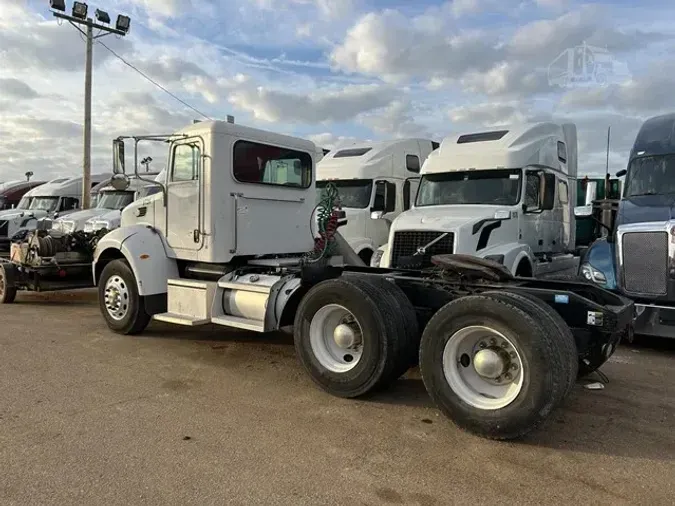 2010 PETERBILT 340